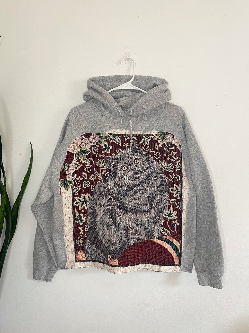 Gray cat tapestry hoodie (L)