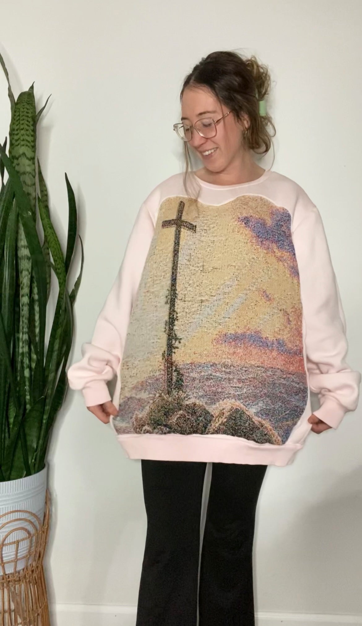 Light pink cross tapestry crewneck (2X)
