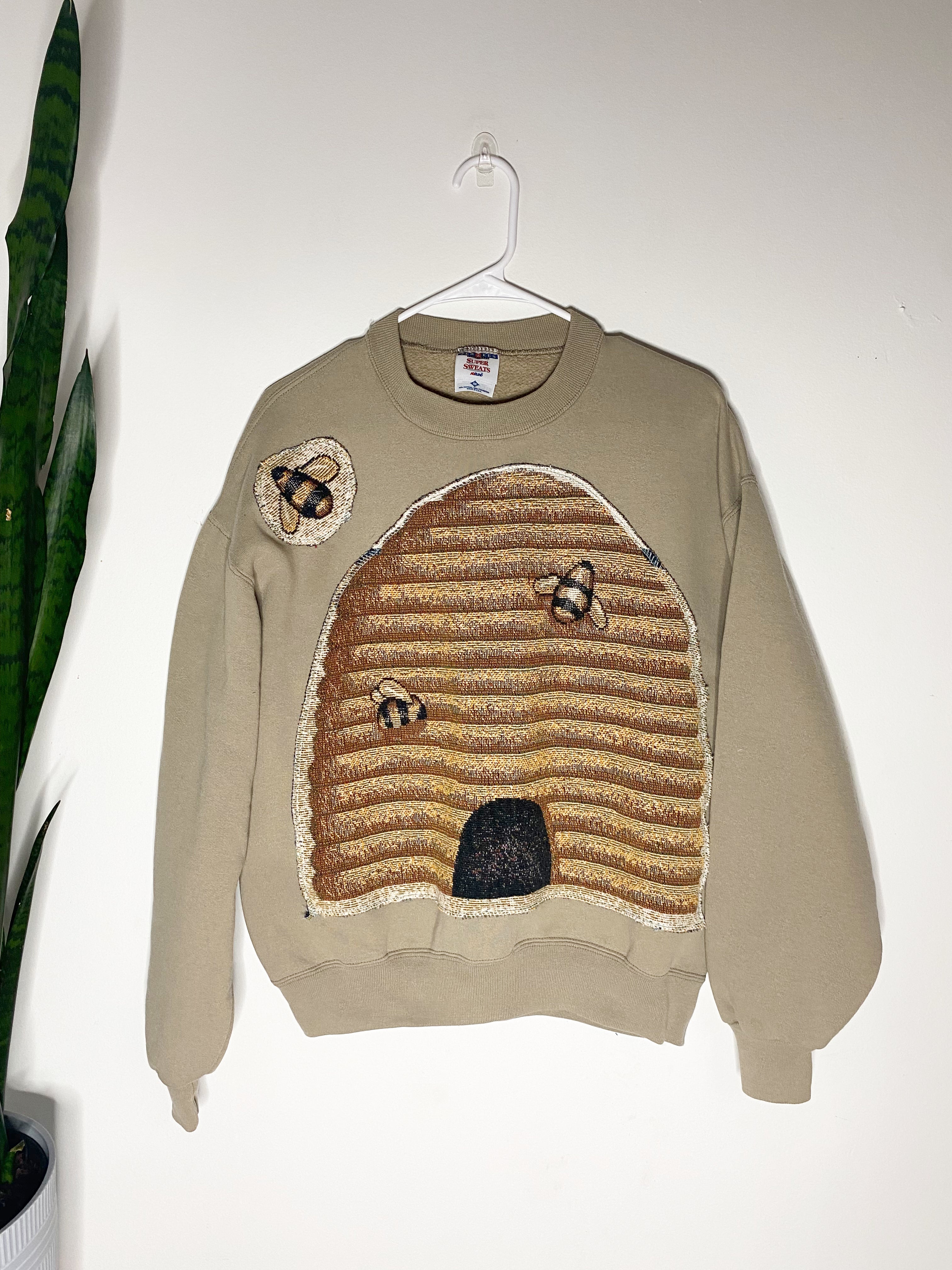 Bee tapestry patch crewneck (M)