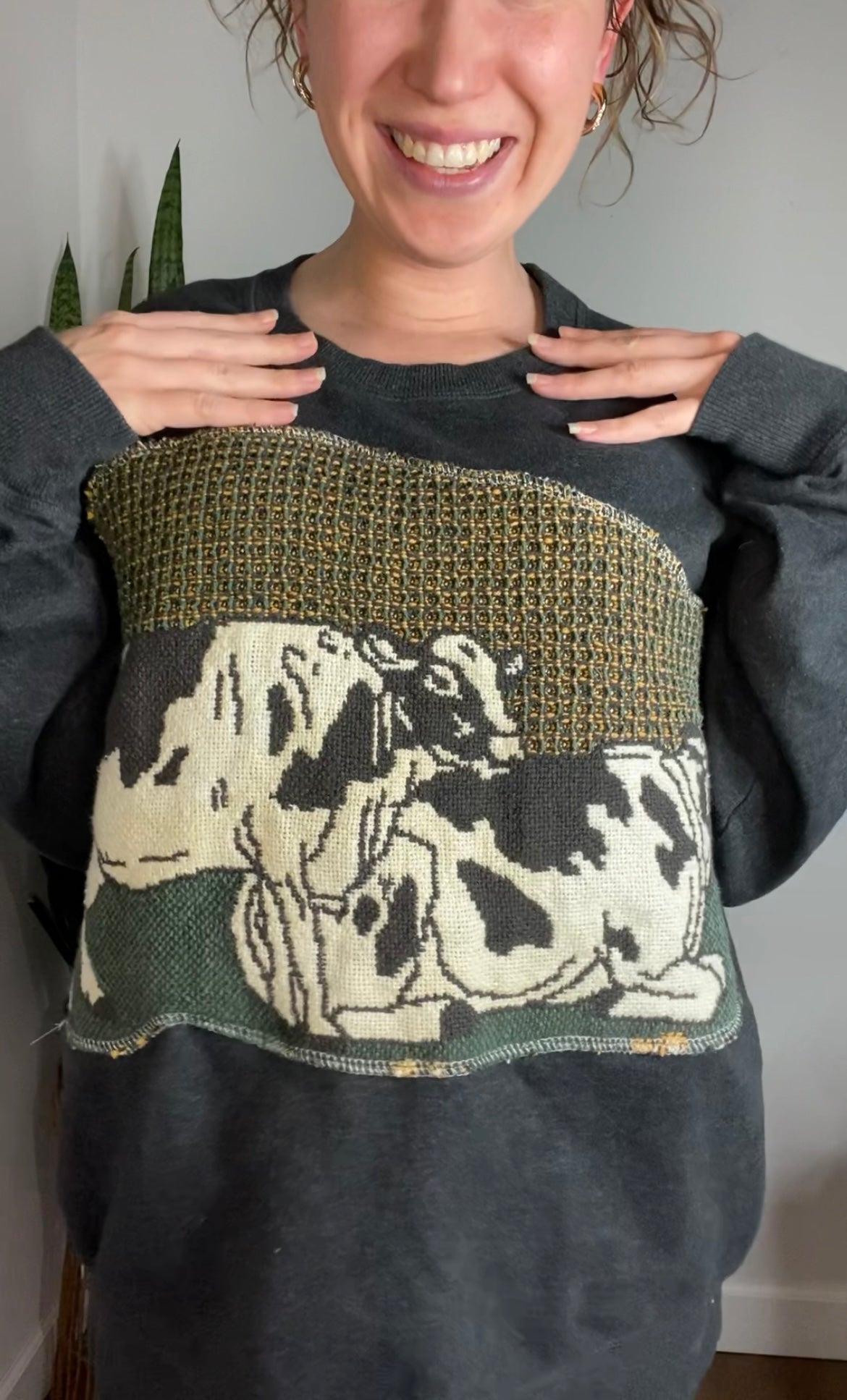Cow tapestry patch crewneck (L)