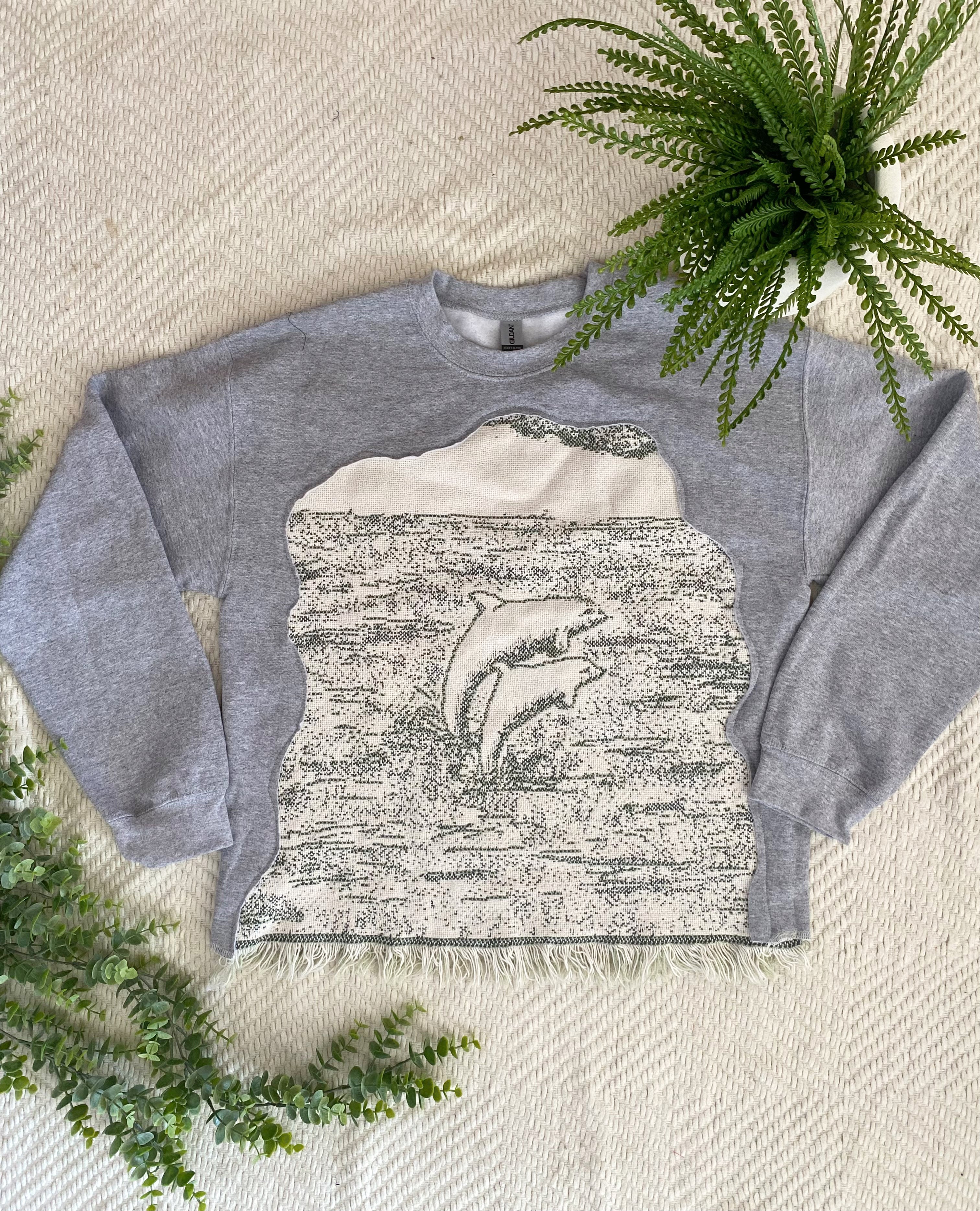 Dolphin fringe crewneck (M)