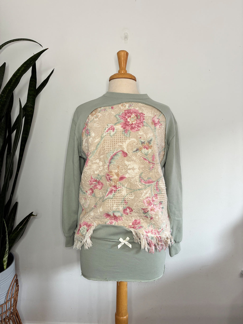 Green pastels floral tapestry crewneck ( L)