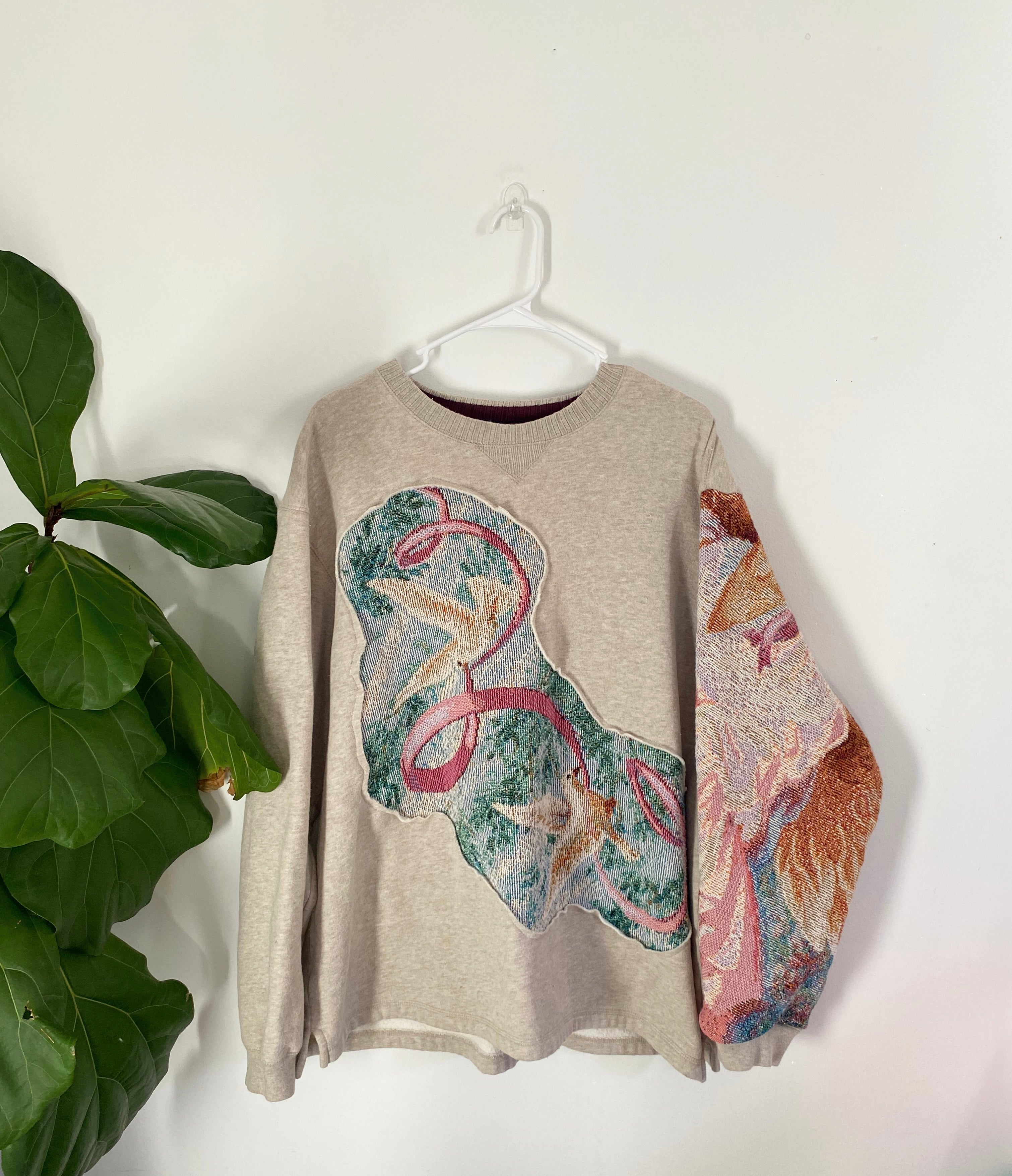 Dove angel tapestry crewneck (XL)