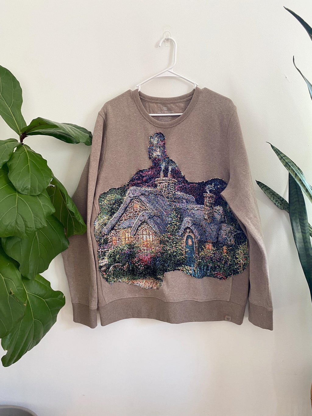 Home sweet home tapestry crewneck (XL)