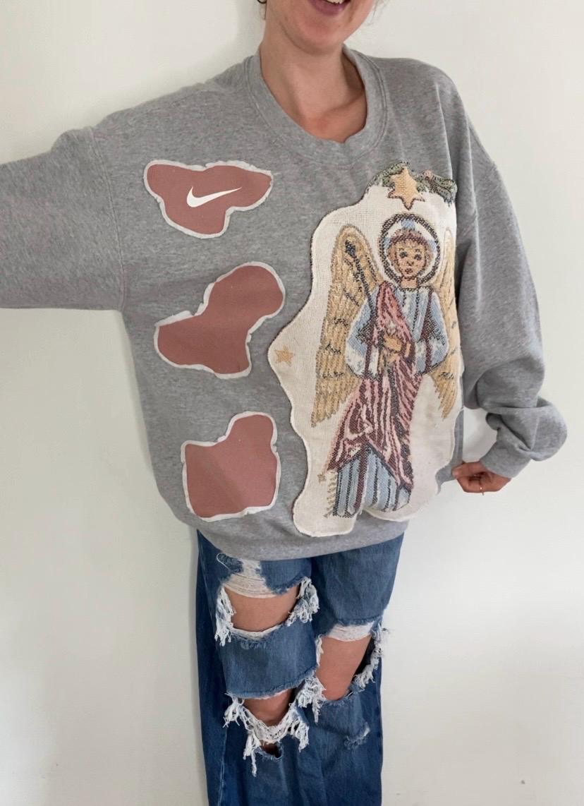 Angel tapestry crewneck (L)